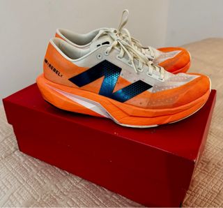 Zapatillas New Balance Rebel V4 Naranja/Blanco