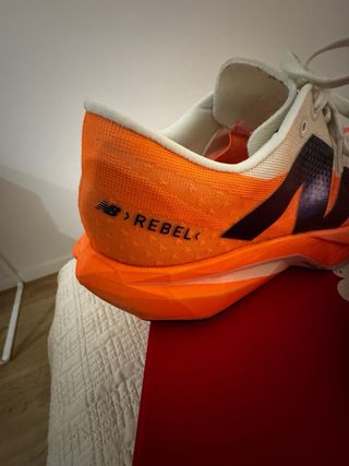 Zapatillas New Balance Rebel V4 Naranja/Blanco