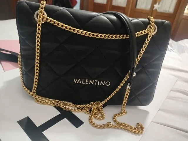 Bolso Valentino Negro Acolchado Cadena Dorada