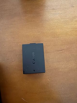 Canon EOS 2000D Cámara Digital + Lente