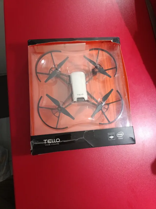 Dron Tello blanco y negro