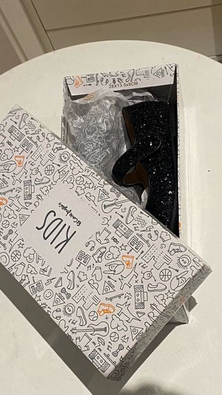 Merceditas niña negras brillantes talla 30