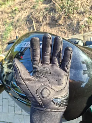 Guantes de Moto de Piel con Fibra Carbono.