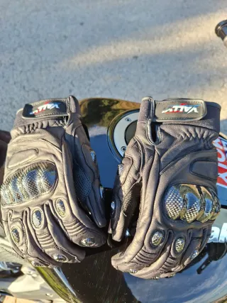 Guantes de Moto de Piel con Fibra Carbono.