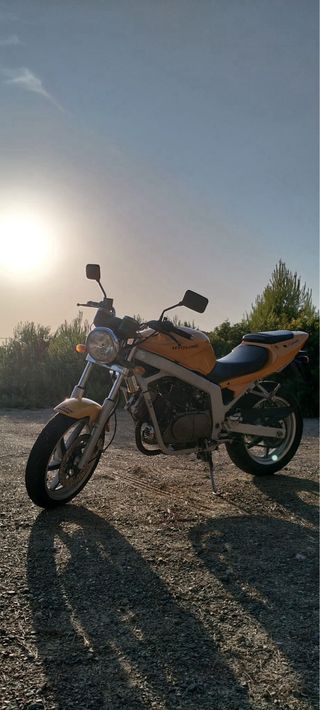 Hyosung Comet 125cc Amarilla 2008