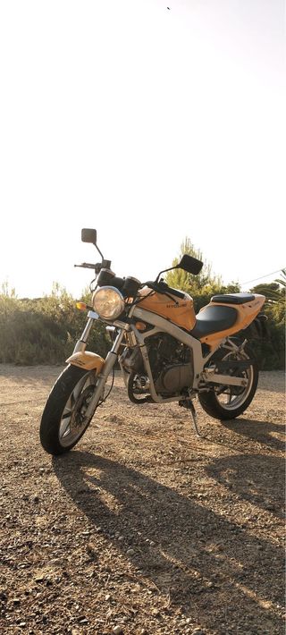 Hyosung Comet 125cc Amarilla 2008