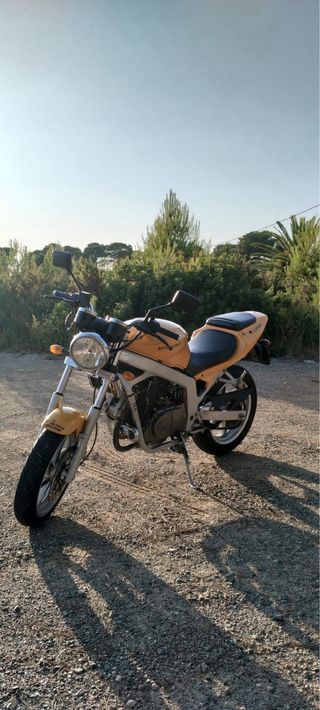 Hyosung Comet 125cc Amarilla 2008