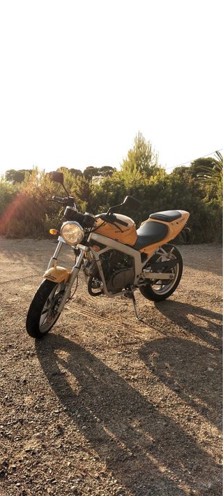 Hyosung Comet 125cc Amarilla 2008
