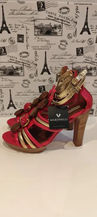 Zapatos de vestir Martinelli tacón alto dorados y