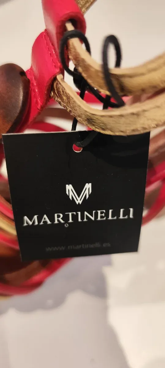 Sapatos de vestir Martinelli com salto alto dourados