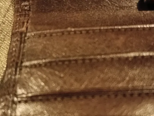 Cartera de piel marrón para cheques