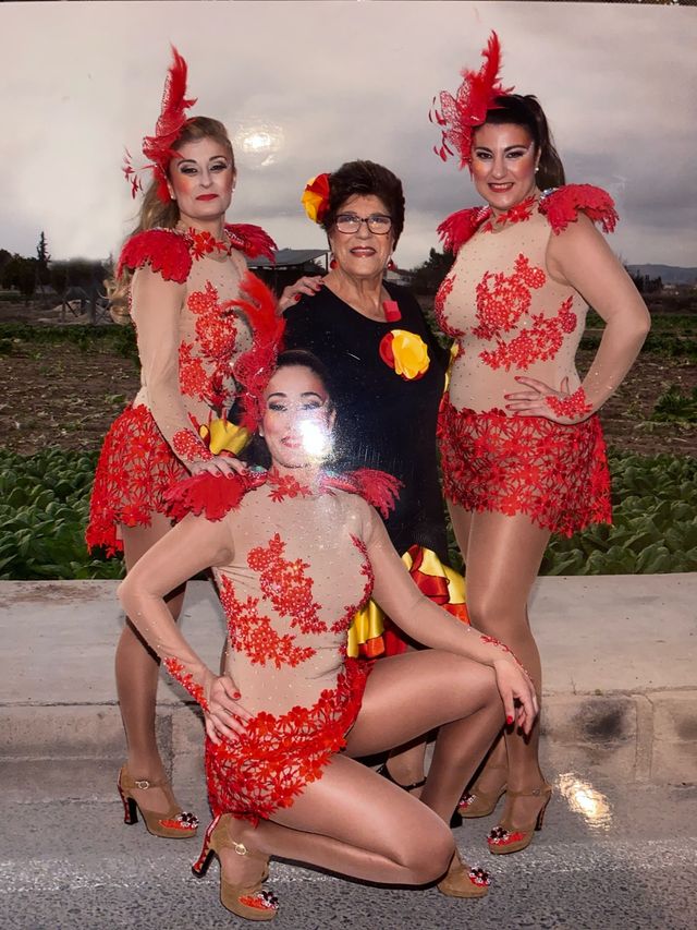 Traje de Carnaval Beige y Rojo