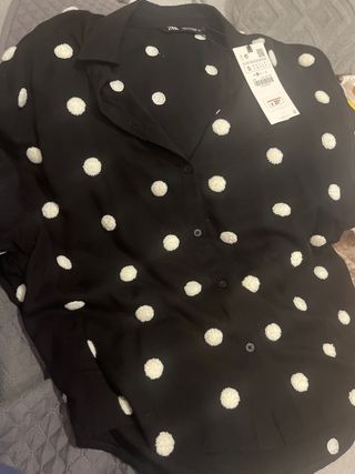 Camisa ZARA lunares blancos talla S