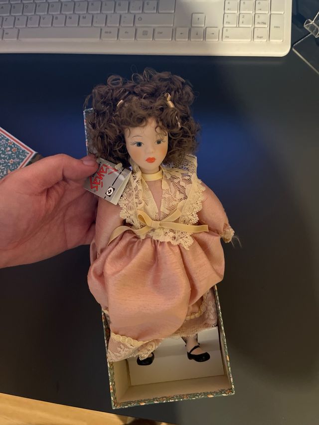 Muñeca de Porcelanad FANAS rosa. (Reb Black friday