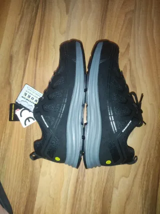Zapatillas Skechers Negras y Grises