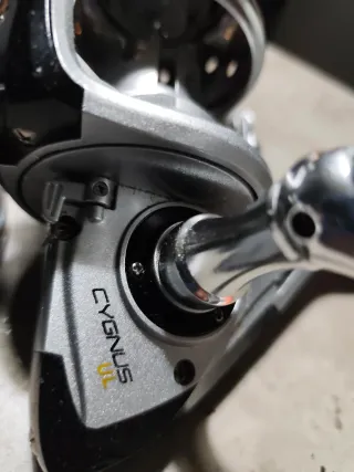 Carrete Pesca Akami CYGNUS UL