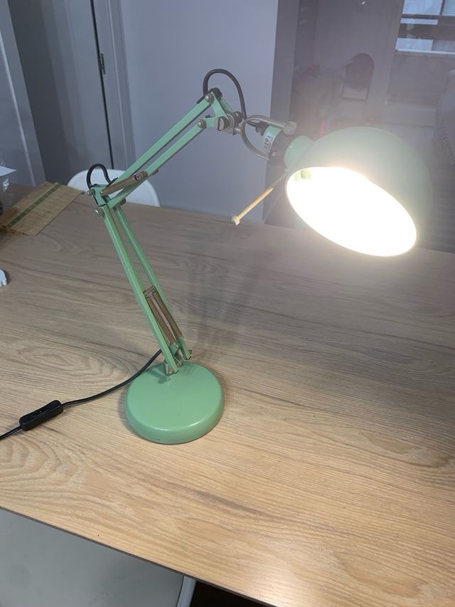 Lámpara flexo Ikea modelo FORSA