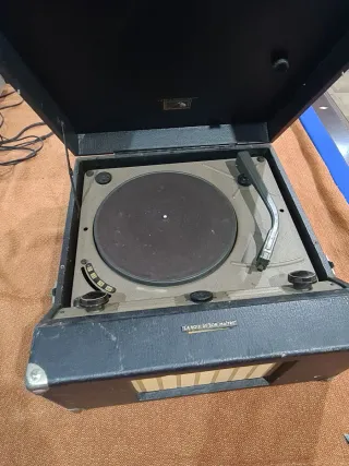 Giradischi vintage nero e beige