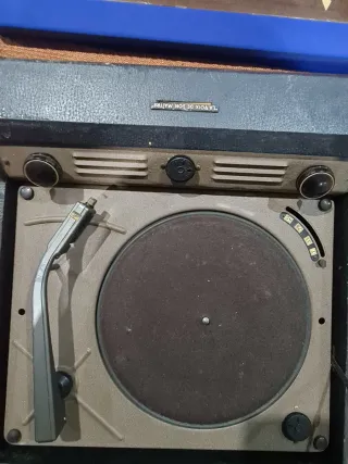 Giradischi vintage nero e beige