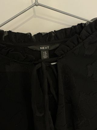 Blusa Next negra encaje semitransparente
