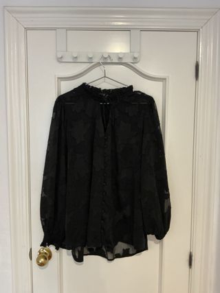 Blusa Next negra encaje semitransparente