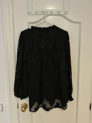 Blusa Next negra encaje semitransparente