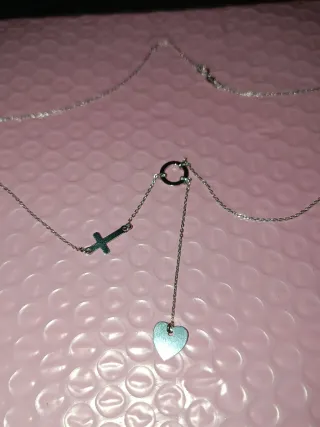 Cadena plata con cruz, aro y corazón