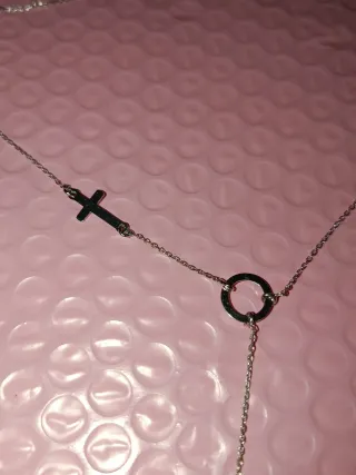 Cadena plata con cruz, aro y corazón