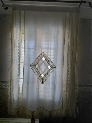 Tenda in lino con pizzo