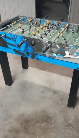 Futbolín y mesa de billar