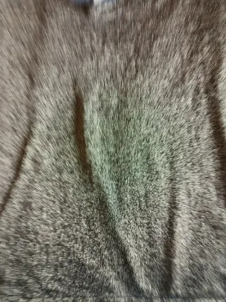 Camiseta brillante negra y dorada