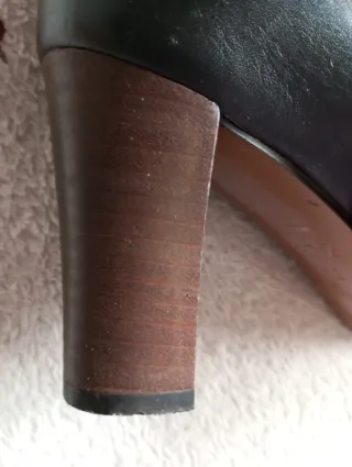 Botas de piel negras con tacón