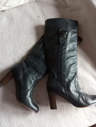 Botas de piel negras con tacón