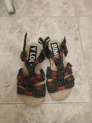 Sandalias Bimba y Lola negras y rosas