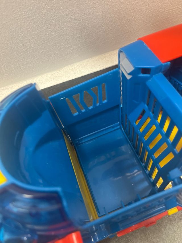 Camión Superthings con música