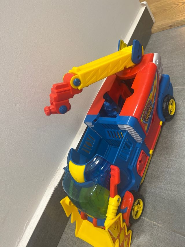 Camión Superthings con música