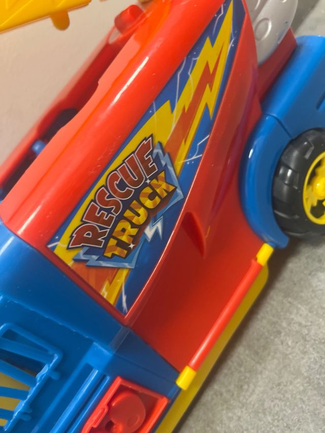 Camión Superthings con música