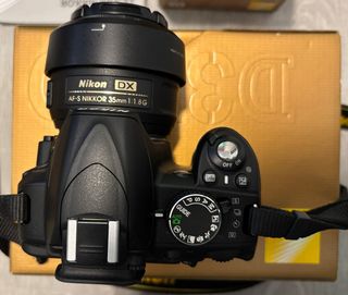 Cámara Nikon D3100 + Nikon 35mm y 18-105.Perfectos