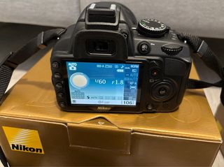 Cámara Nikon D3100 + Nikon 35mm y 18-105.Perfectos