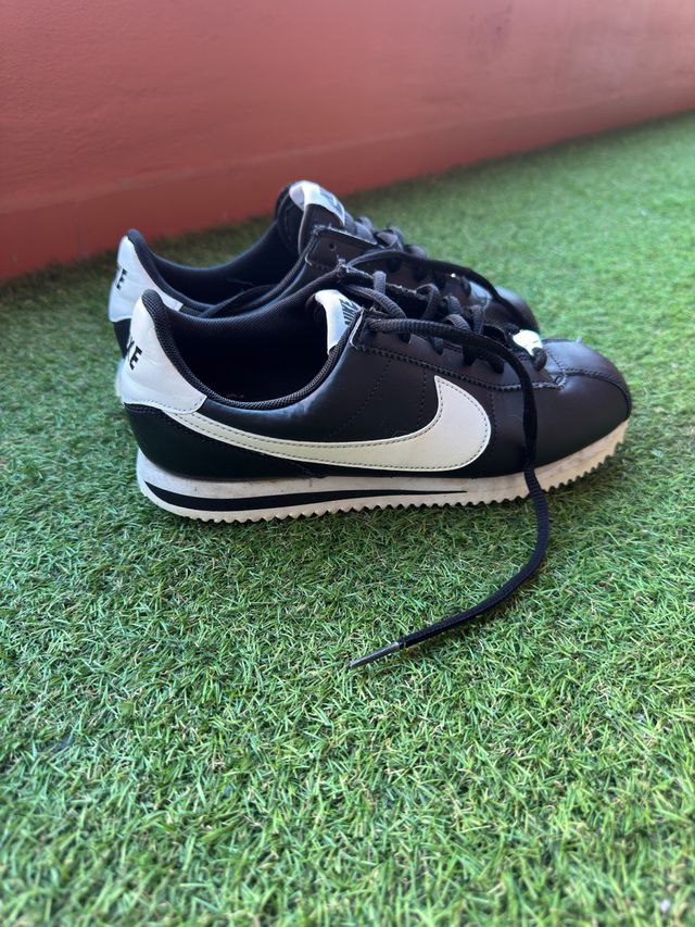 Nike Cortez Negras Talla 38.5 (TALLA REAL 37-37.5)