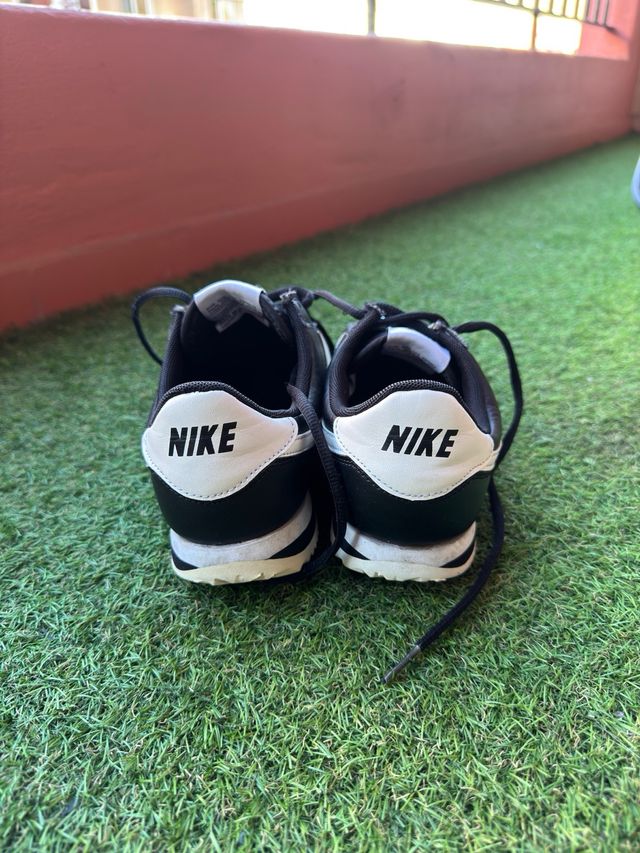 Nike Cortez Negras Talla 38.5 (TALLA REAL 37-37.5)