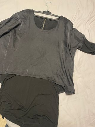 Blusa larga negra con cremallera