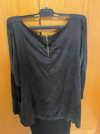 Blusa larga negra con cremallera