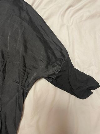 Blusa larga negra con cremallera