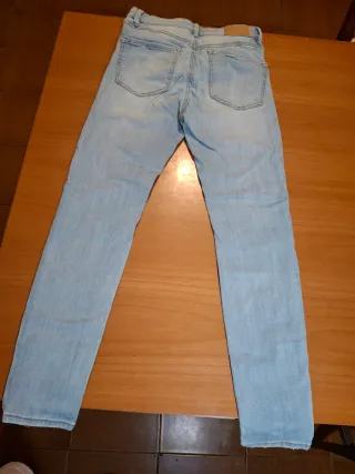 Tejano skinny Stradivarius T/38 azul claro