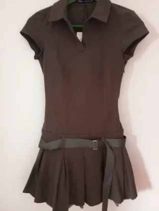 Vestido polo gris con cinturón