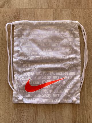Bolsa Nike plateada para zapatillas de futbol
