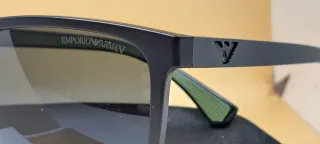 Gafas de sol Armani negras y verde oliva