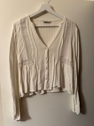 Blusa Stradivarius blanca manga larga