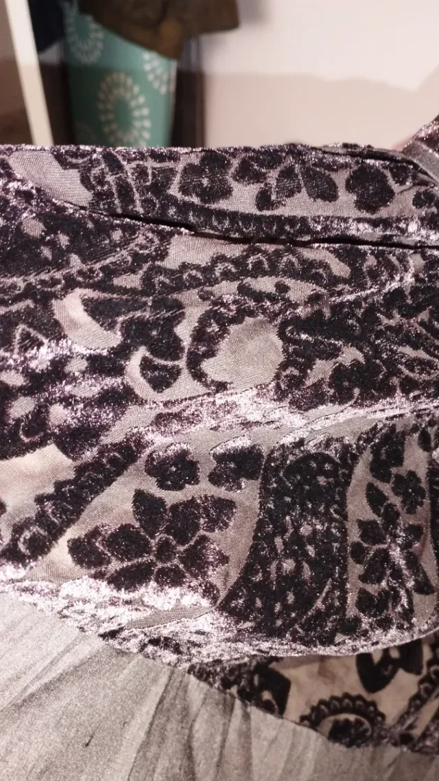 Falda midi estampada terciopelo marrón chocolate